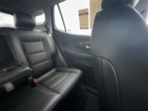Used 2023 GMC Terrain SLT image 12