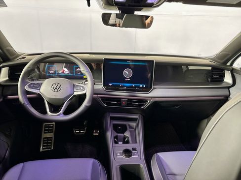 New 2025 Volkswagen Tiguan SE R-Line image 12