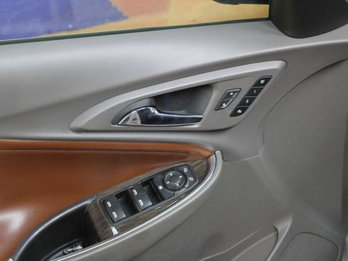 Used 2018 Chevrolet Malibu Premier w/ Premier True North Edition FWD image 13