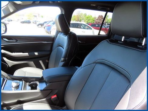 New 2026 Jeep Grand Cherokee Limited AWD/4WD image 13