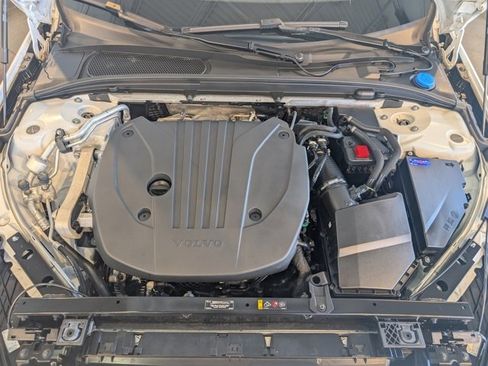 Used 2024 Volvo V60 B5 Cross Country Plus image 32