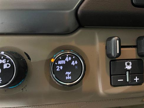 Used 2015 Chevrolet Suburban LTZ AWD/4WD image 19