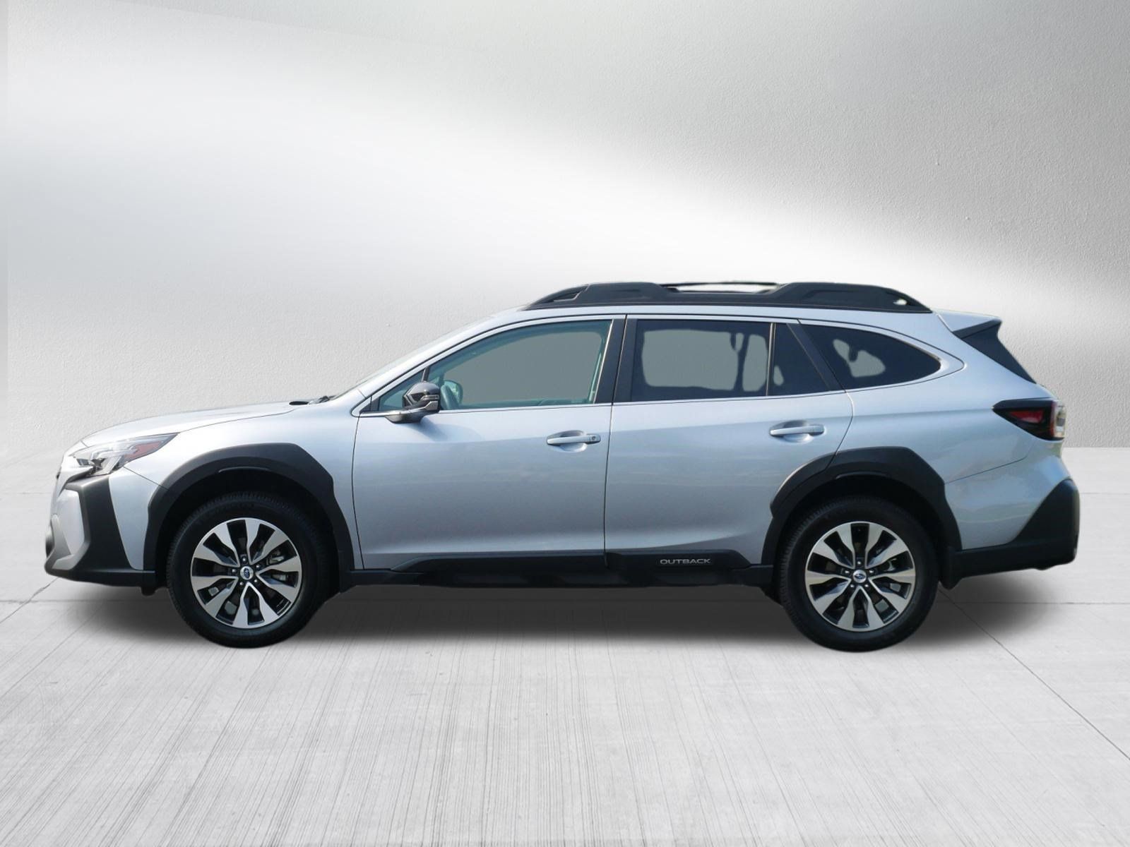 Used 2025 Subaru Outback Limited AWD/4WD image 3