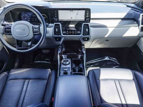Certified 2023 Kia Sorento SX Prestige AWD/4WD image 11