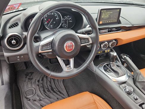 Used 2019 FIAT 124 Spider Lusso w/ Convenience Group image 12