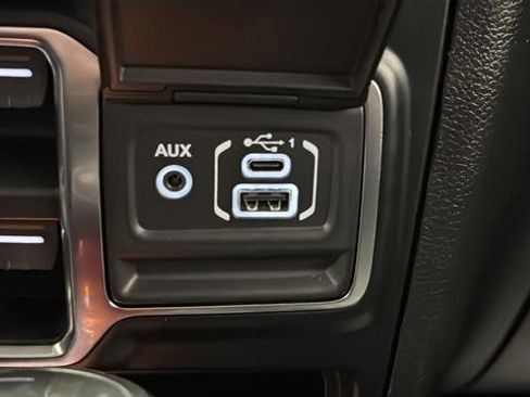 Used 2022 Jeep Wrangler Unlimited Sahara AWD/4WD image 28
