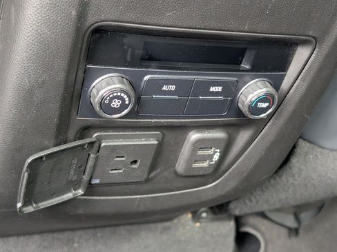 Used 2019 Buick Enclave Essence AWD/4WD image 18