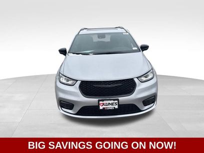 New 2026 Chrysler Pacifica Limited