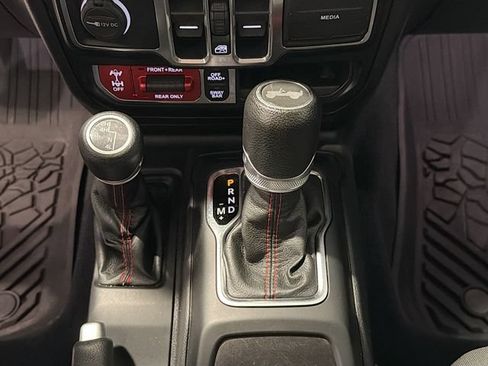 Used 2022 Jeep Wrangler Unlimited Rubicon w/ Cold Weather Group AWD/4WD image 16