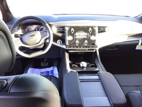 Used 2025 Jeep Wagoneer L Series III w/ Premium Group I image 12