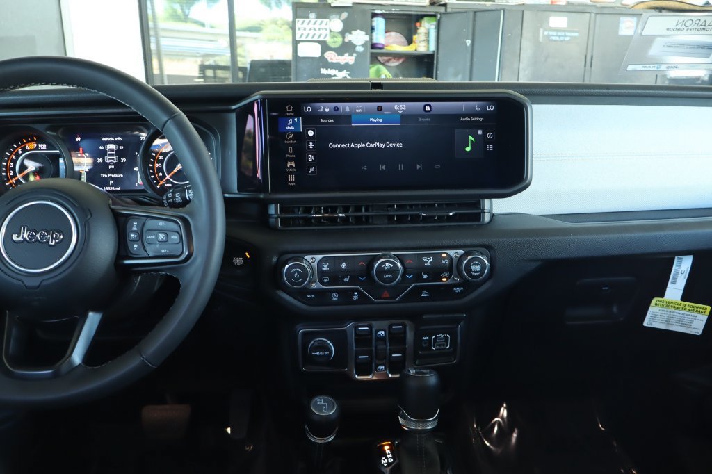 Used 2025 Jeep Wrangler Unlimited Sport AWD/4WD image 28