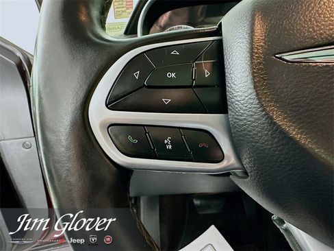 Used 2018 Chrysler 300 Limited image 28