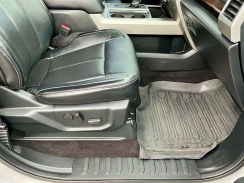 Used 2019 Ford F150 Lariat image 24