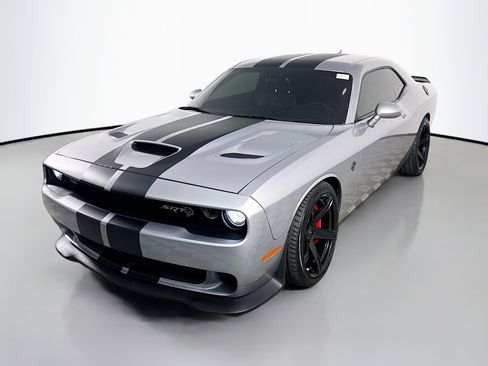 Used 2016 Dodge Challenger SRT Hellcat image 4