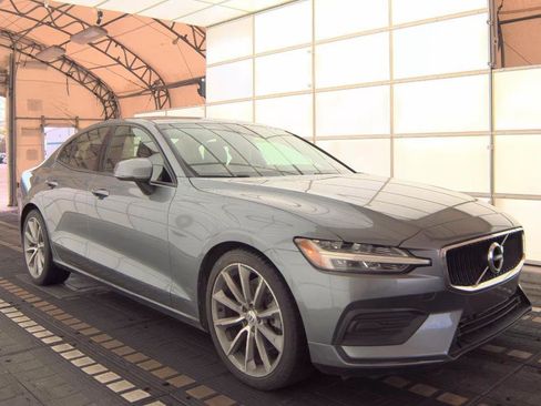 Used 2020 Volvo S60 T5 Momentum FWD image 5