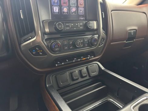 Used 2015 Chevrolet Silverado 1500 High Country w/ High Country Premium Package AWD/4WD image 26