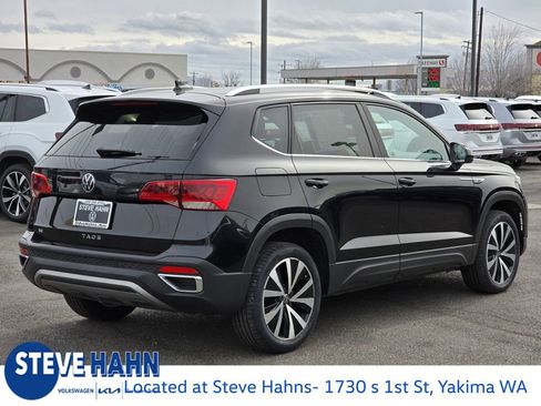 Used 2022 Volkswagen Taos SE image 5