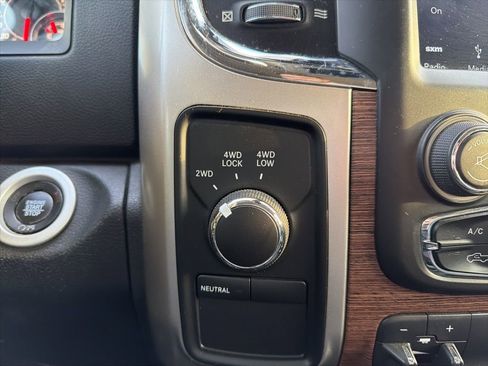 Used 2018 RAM 2500 Laramie w/ Cold Weather Group image 32