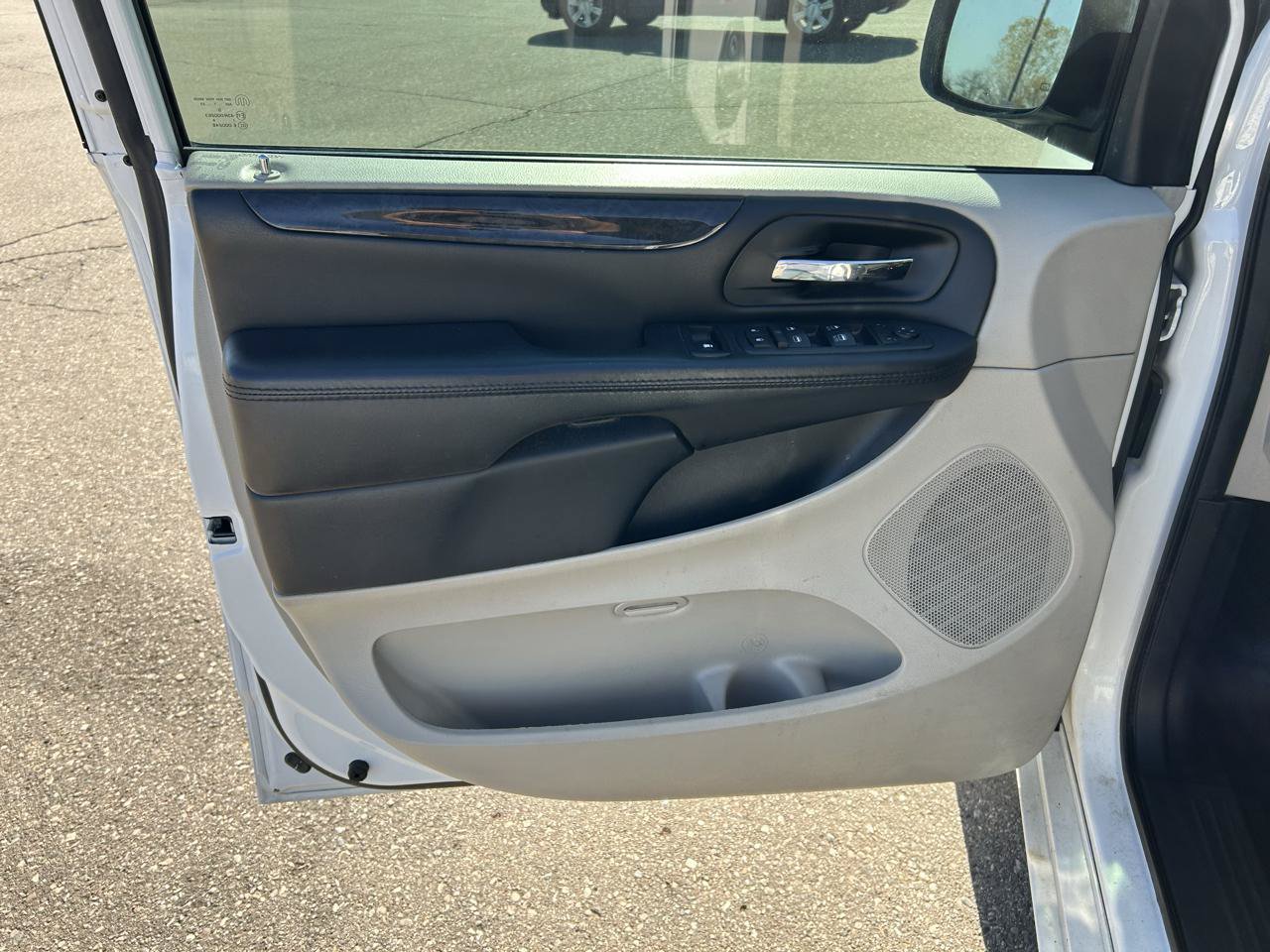 Used 2018 Dodge Grand Caravan SE FWD image 14