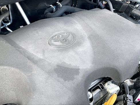 Used 2023 Toyota Sienna XSE FWD image 35