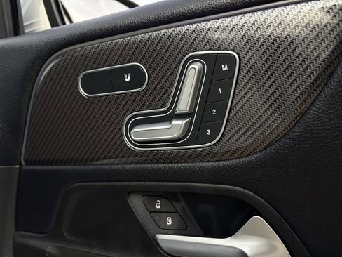 Used 2022 Mercedes-Benz GLB 35 AMG 4MATIC image 30