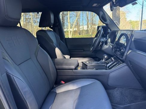 Used 2024 Lexus GX 550 image 11