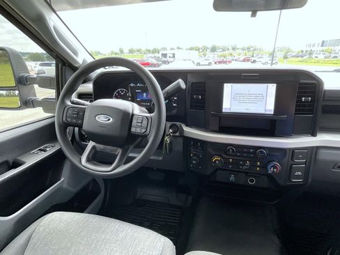 Used 2025 Ford F250 XL w/ XL Chrome Package AWD/4WD image 14