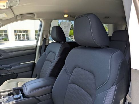Used 2025 Nissan Pathfinder SV AWD/4WD image 12