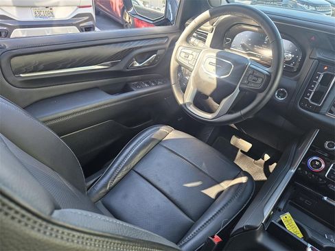 Used 2023 GMC Yukon XL Denali image 27