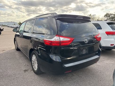 Used 2015 Toyota Sienna XLE Premium image 2
