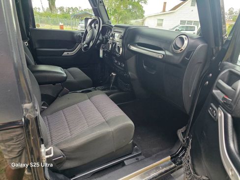 Used 2011 Jeep Wrangler Rubicon w/ PWR Convenience Group AWD/4WD image 15