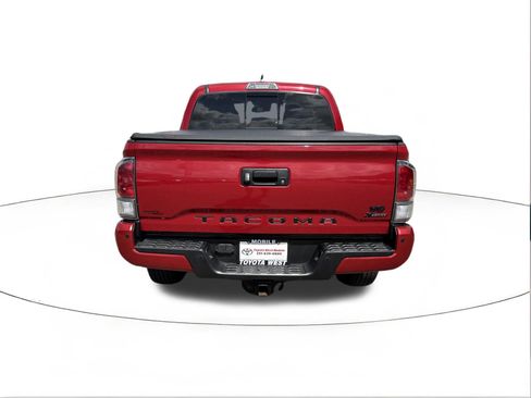 Used 2022 Toyota Tacoma TRD Off-Road w/ Technology Package AWD/4WD image 4