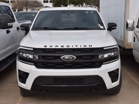 Used 2023 Ford Expedition Max Limited image 3