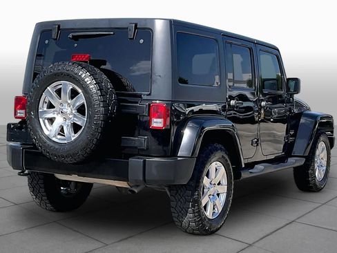 Used 2016 Jeep Wrangler Unlimited Sahara w/ Connectivity Group AWD/4WD image 13