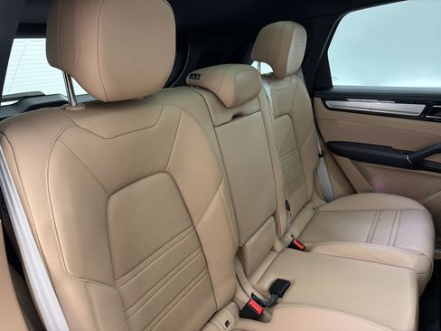 Used 2022 Porsche Cayenne Platinum Edition AWD/4WD image 29