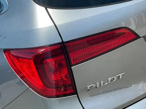 Used 2016 Honda Pilot Touring image 7