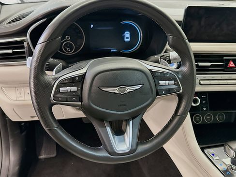 Used 2025 Genesis G70 2.5T image 18