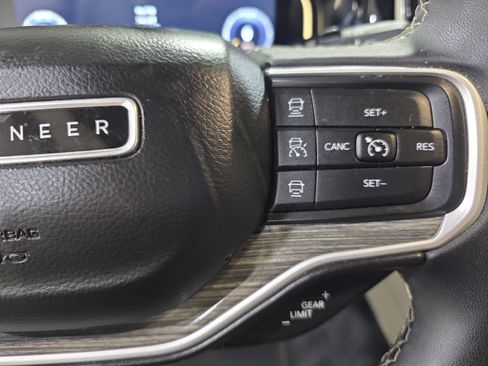 Used 2022 Jeep Wagoneer Series III w/ Rear Seat Video Group 1 AWD/4WD image 17