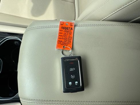 Used 2025 Jeep Grand Cherokee L Limited w/ Luxury Tech Group II AWD/4WD image 29