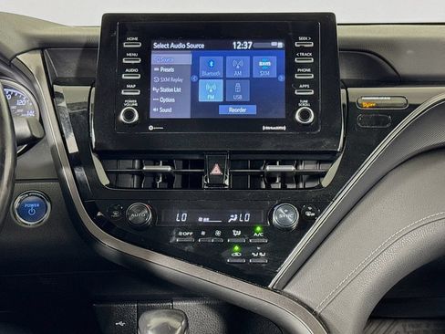 Used 2022 Toyota Camry SE FWD image 11