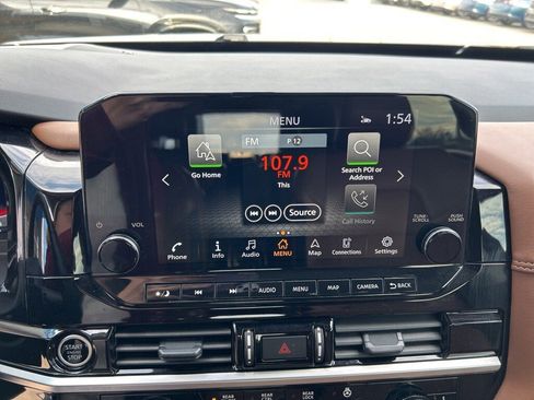 Used 2024 Nissan Pathfinder Platinum image 37