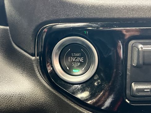 Used 2025 GMC Sierra 1500 Elevation image 24