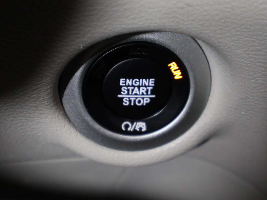 Used 2023 Chrysler Pacifica Touring-L FWD image 39