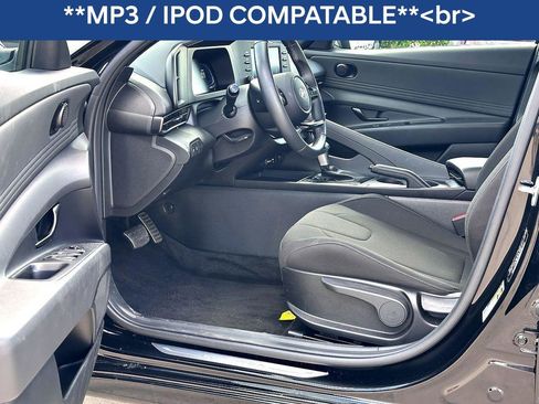 Used 2025 Hyundai Elantra Sport image 13