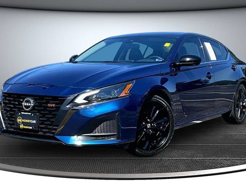 Used 2023 Nissan Altima 2.5 SR FWD image 3