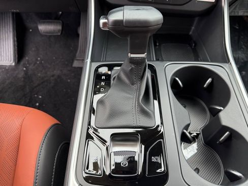 New 2026 Kia Carnival EX FWD image 19