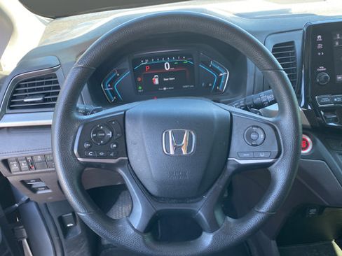 Used 2018 Honda Odyssey EX image 16