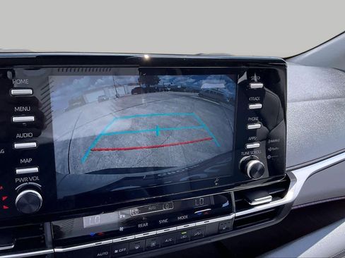 Used 2024 Toyota Sienna XLE FWD image 27