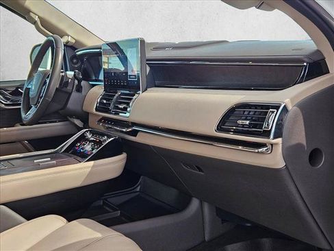 Used 2024 Lincoln Navigator Reserve AWD/4WD image 20