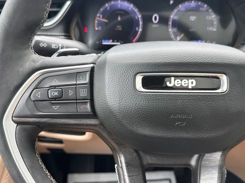 Used 2025 Jeep Grand Cherokee Limited w/ Luxury Tech Group II AWD/4WD image 23